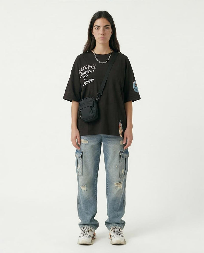 RAVIN | "Boundary Dispute" Oversized Graphic Street Teet - Black - O181671