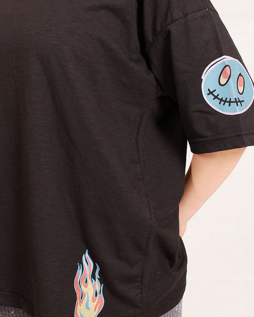 RAVIN | "Boundary Dispute" Oversized Graphic Street Teet - Black - O181671