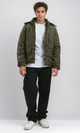 جاكيت بسوستة زيتوني غامق بهودي قابل للفصل