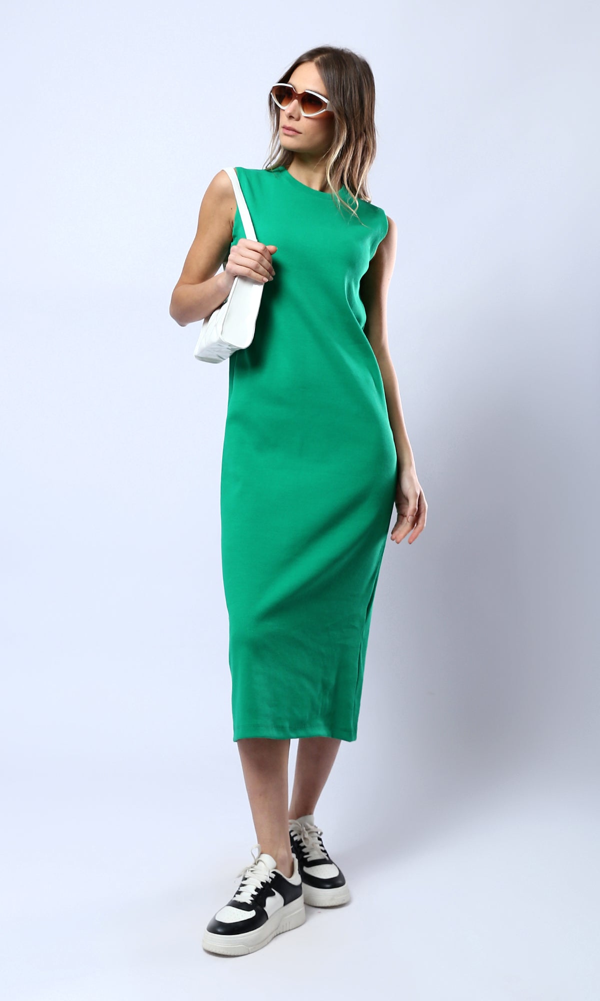O182019 Green Solid Midi Dress With Round Neck
