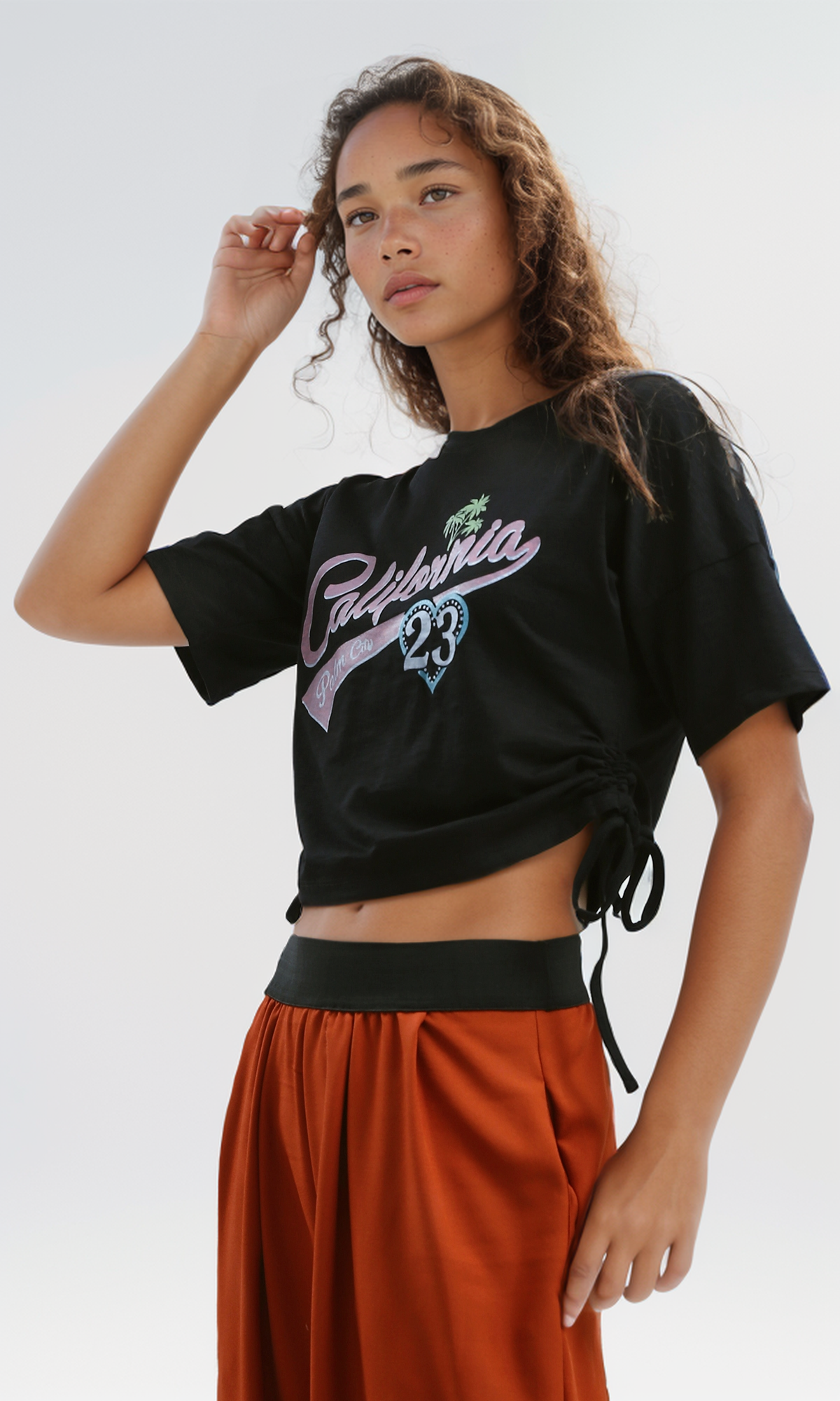 O182050 "California" Relaxed Fit Black Cropped Tee