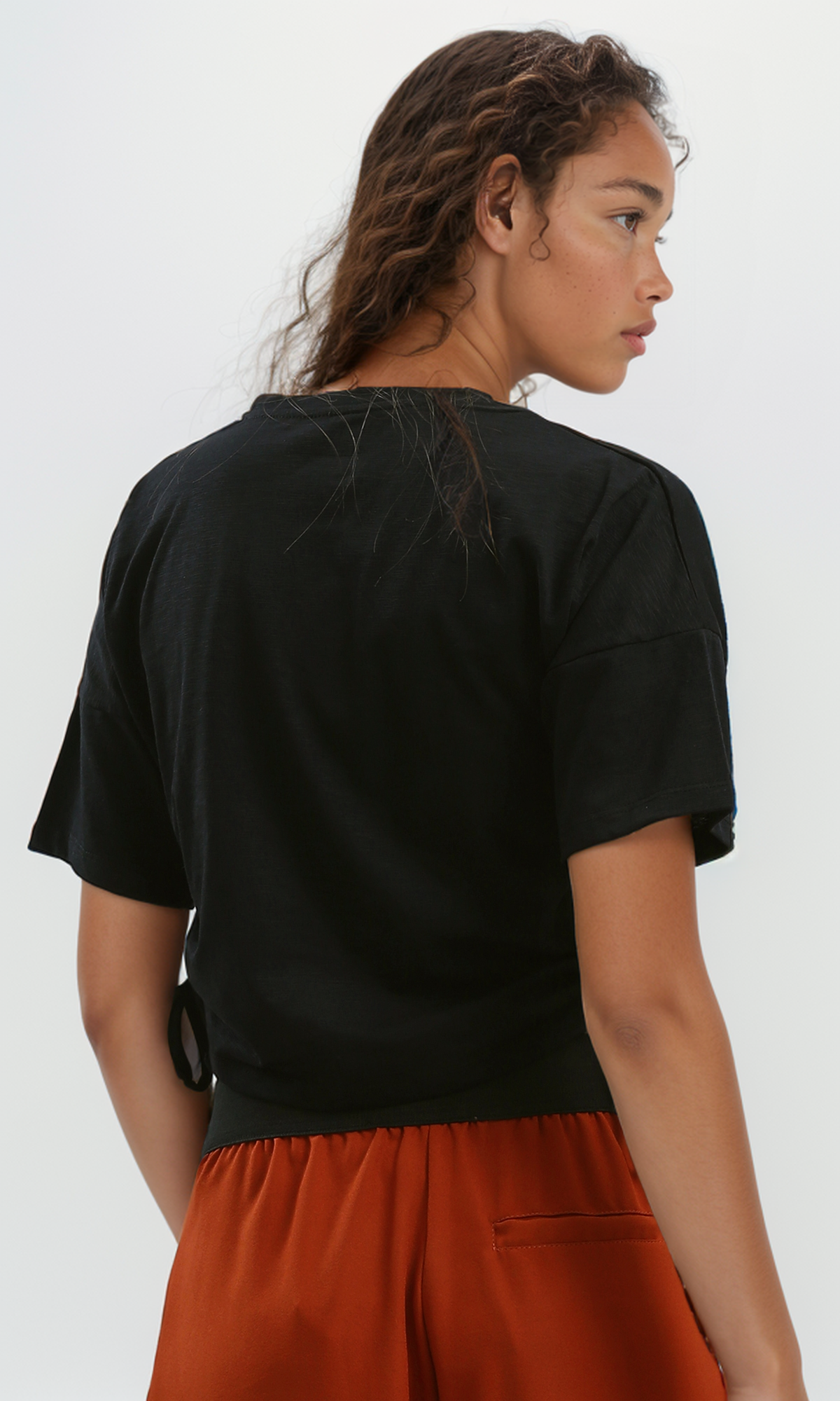 O182050 "California" Relaxed Fit Black Cropped Tee