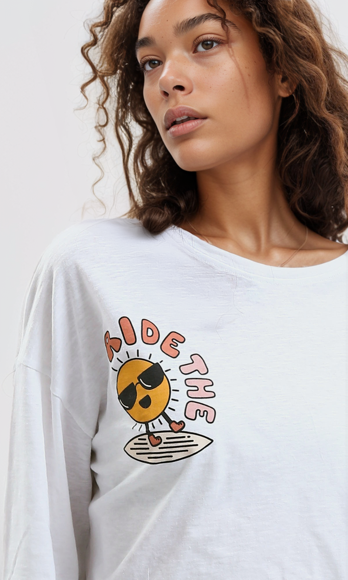 O182246 "Ride The" Heather White Printed Relaxed Tee