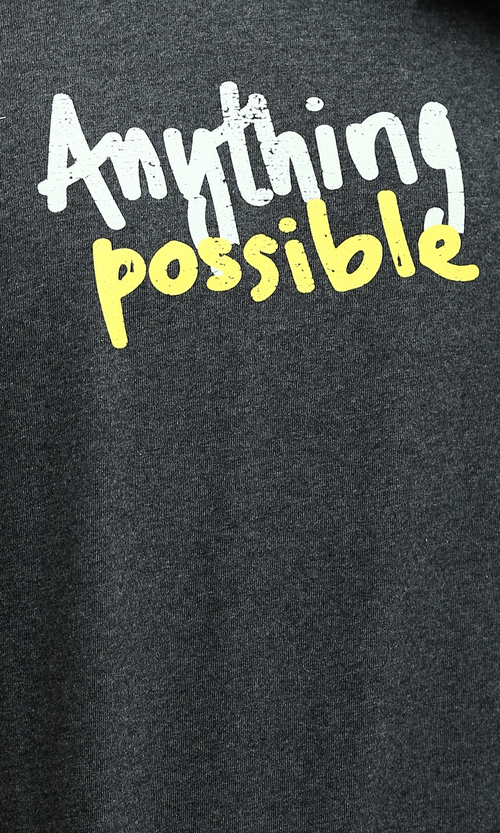 تي شيرت هيذر رمادي غامق مطبوع برقبة دائرية سهل الارتداء