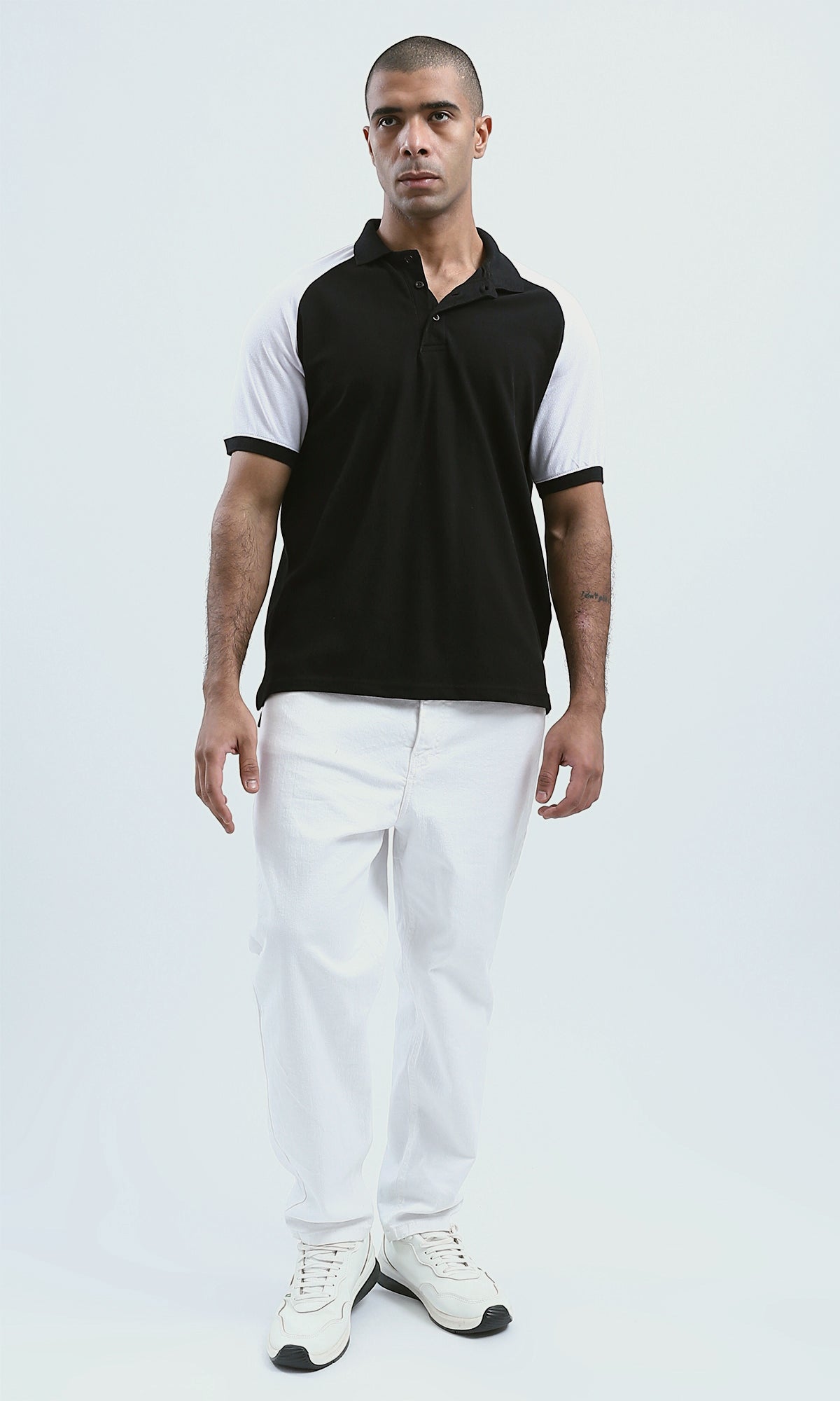 O182415 Regular Fit Black Solid Buttoned Polo Shirt