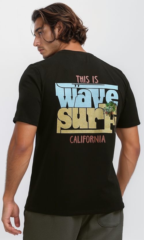 تي شيرت أسود برقبة دائرية وطبعة أمامية وخلفية