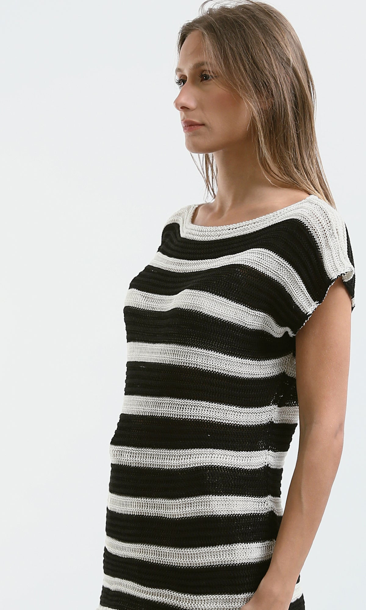 O182709 Casual Boat Neck Black & White Knitted Tee