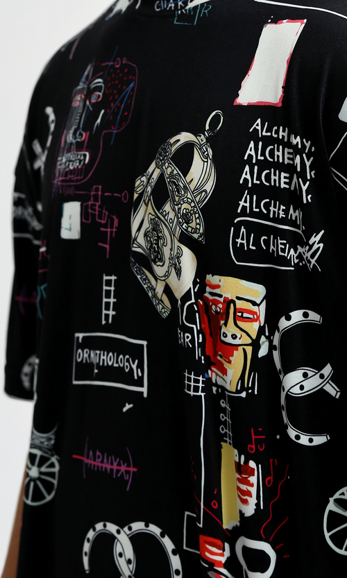 تي شيرت منقوش متعدد الألوان بأكمام قصيرة