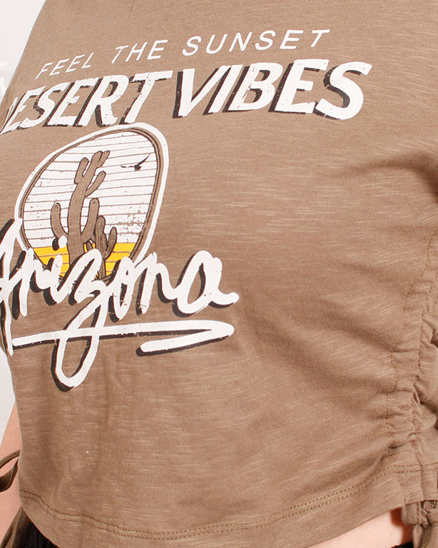 تيشرت "Desert Vibes" قصير بجوانب مزمومة - O182844