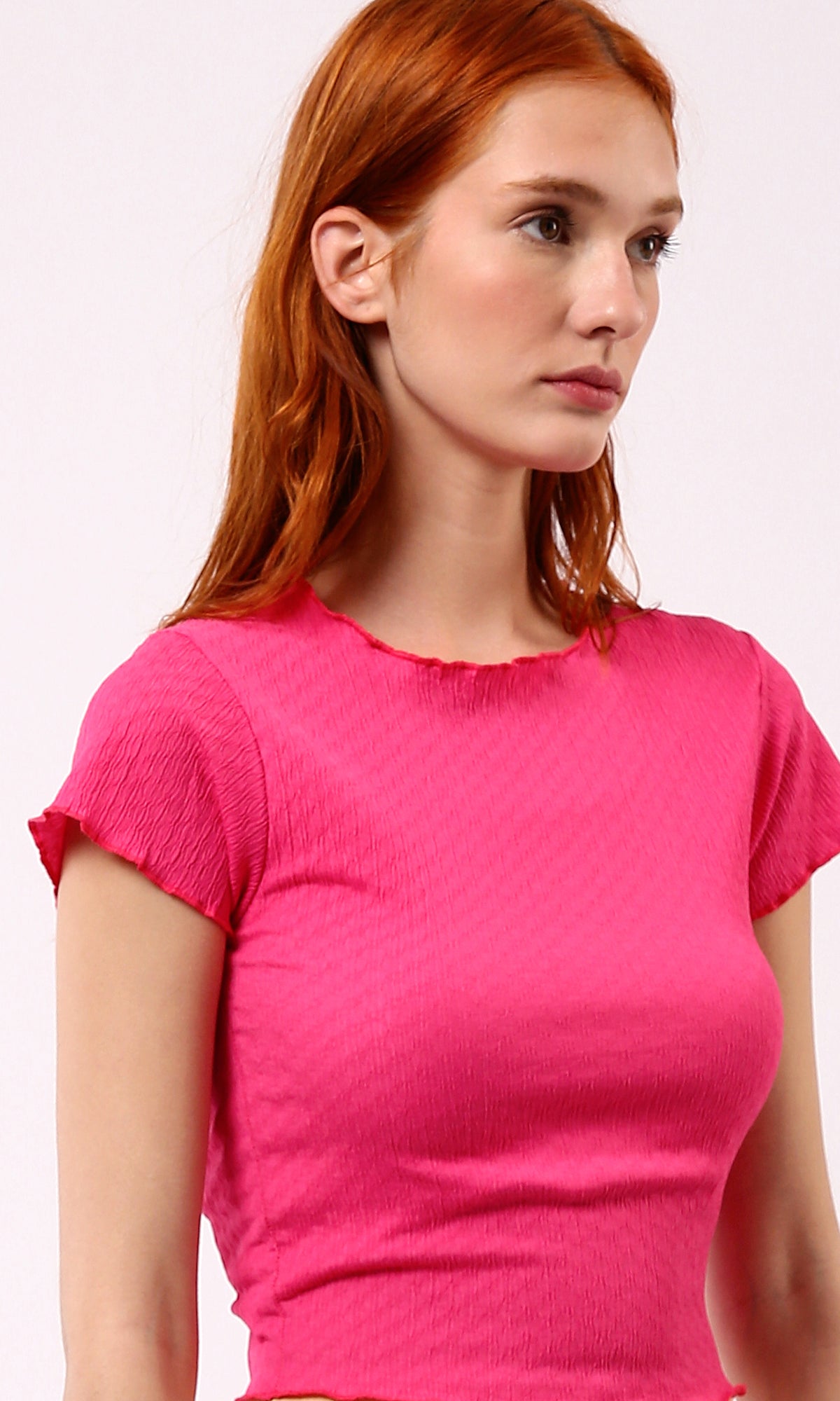 O188384 Short Sleeves Textured Fuchsia Cropped Top