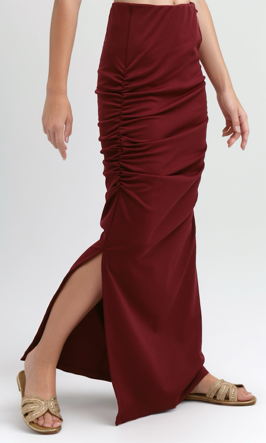 O189290 Dark Fushia Slip On Skirt With Slits