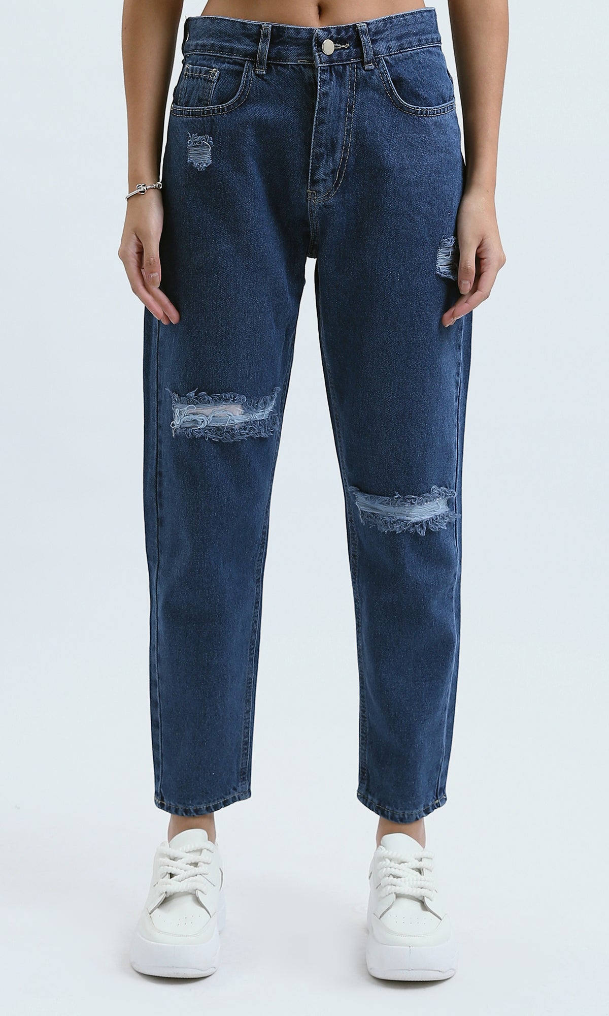O189375 Front Ripped Mom-Fit Standard Blue Jeans