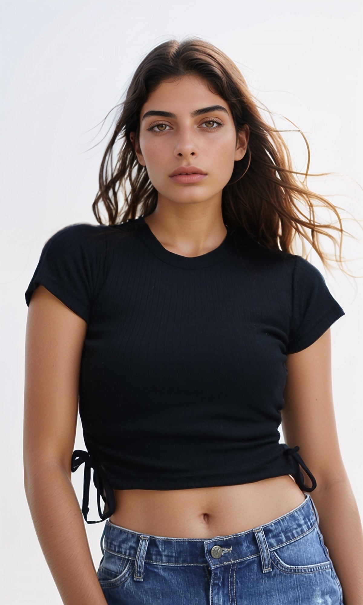 O189729 Solid Regular Fit Black Cropped Tee