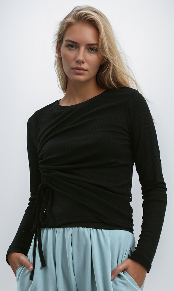 تي شيرت أسود بأكمام طويلة ونقشة سادة برباط