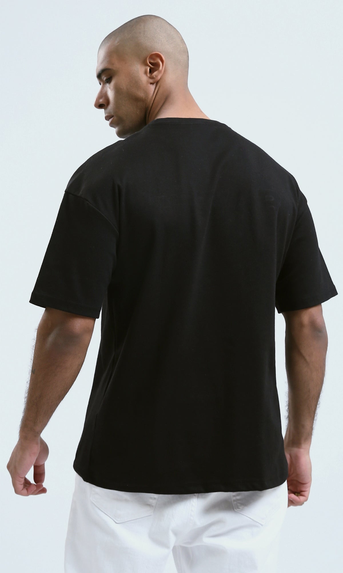 o190188 - "Ravin" Print Black Tee with Round Neck