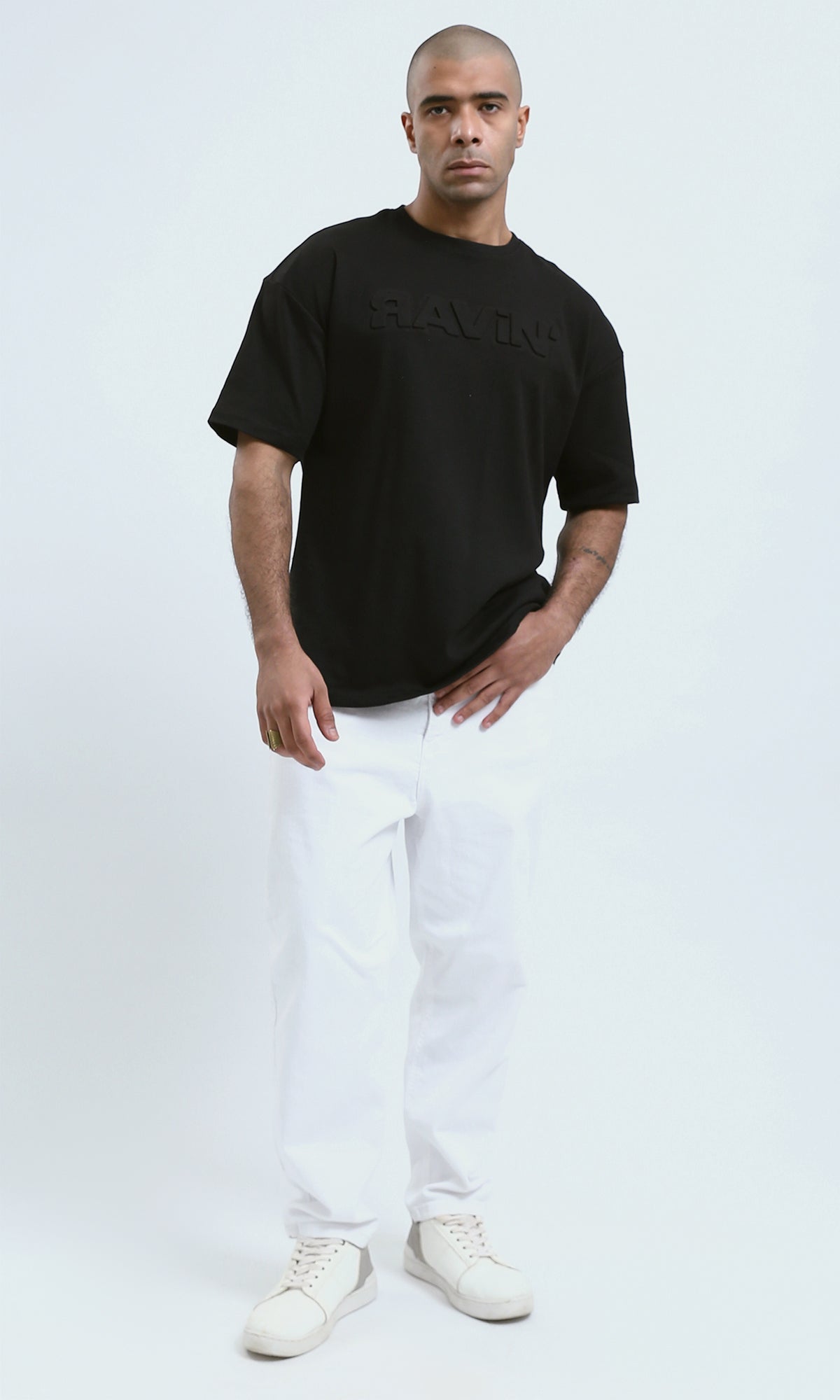 o190188 - "Ravin" Print Black Tee with Round Neck