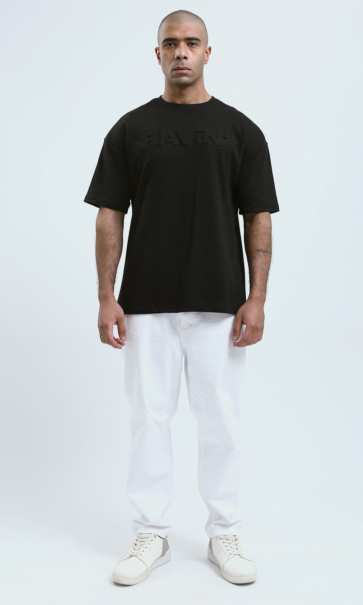 o190188 - "Ravin" Print Black Tee with Round Neck