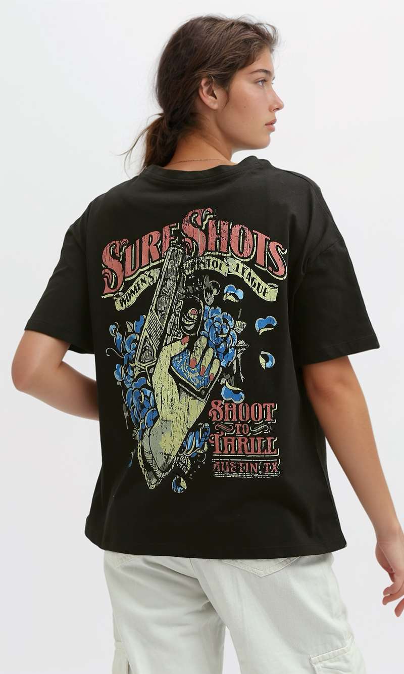 تي شيرت كاجوال أسود بقصّة عادية وأكمام قصيرة