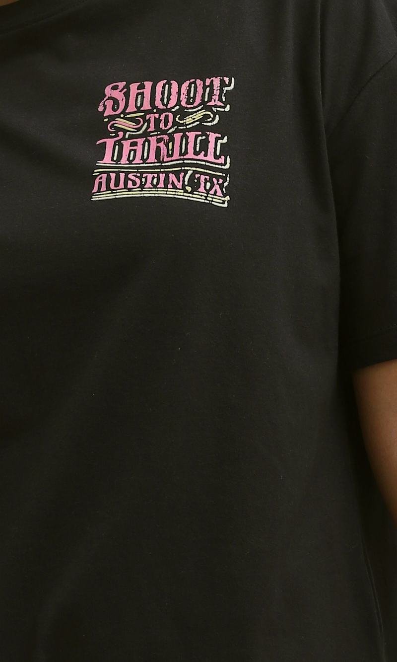 تي شيرت كاجوال أسود بقصّة عادية وأكمام قصيرة