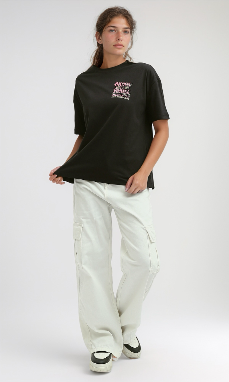 تي شيرت كاجوال أسود بقصّة عادية وأكمام قصيرة