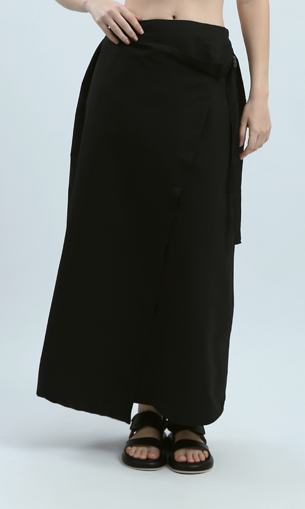 O191149 Black Feminine Slip On Skirt With Elastic Waist