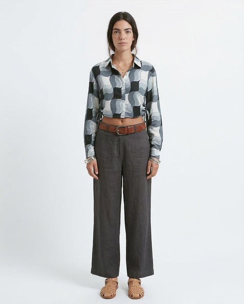 Ravin Women's Retro Wave Cropped Shirt with Cinch Detail - Black & White - O191216