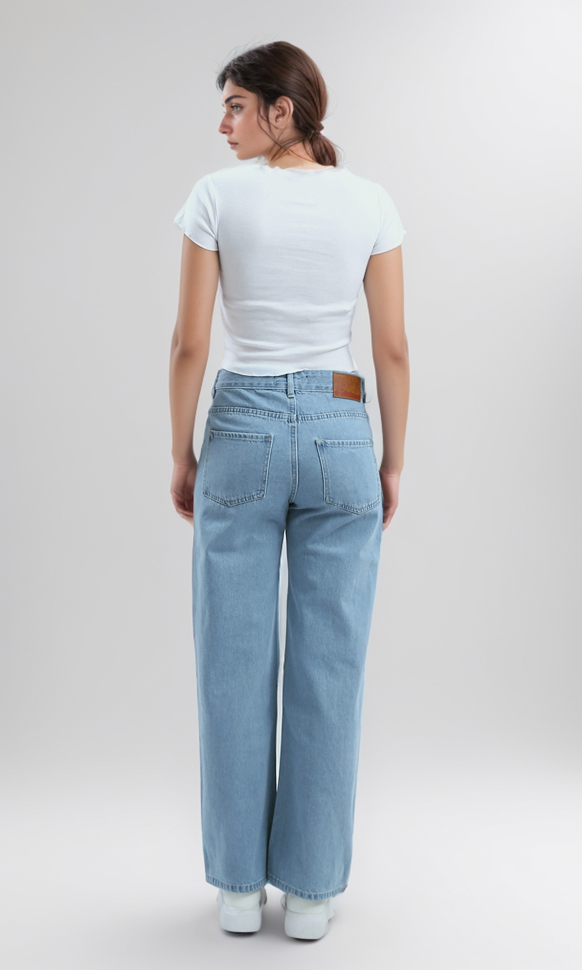 O191898 White Cropped Top With Lettuce Edge