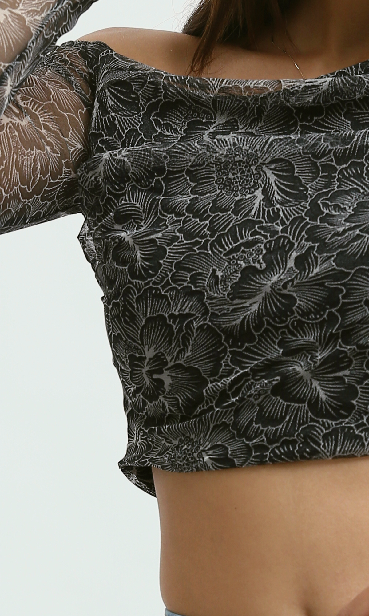 O191899 Black And White Chiffon Top Round Neck