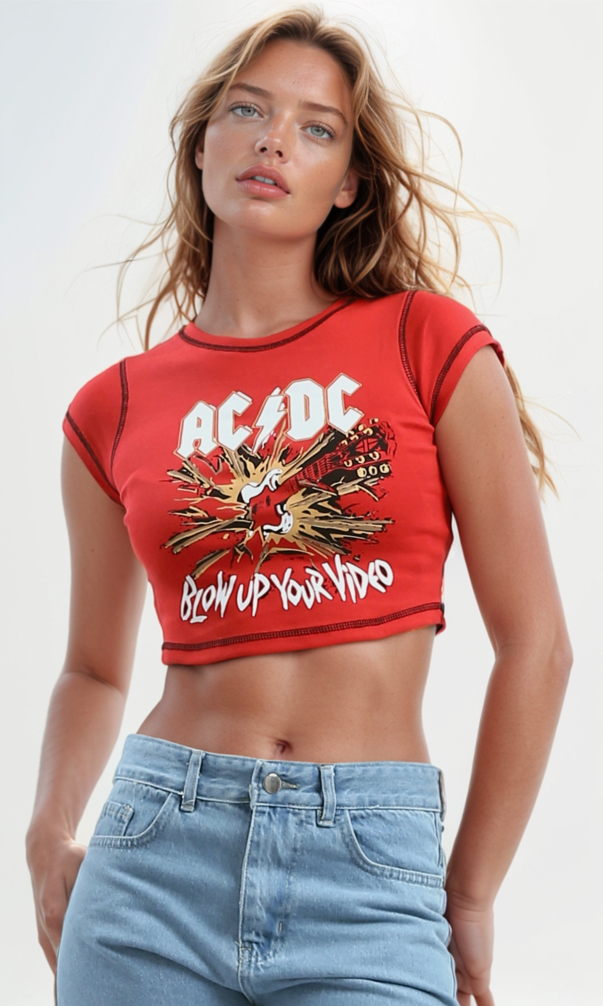 تي شيرت قصير مطبوع ''Ac Dc'' مع جوانب مخيطة