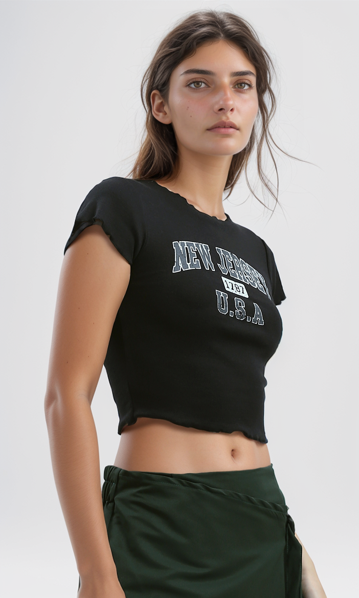 O192029  Lettuce Hem Black Feminine Cropped Top