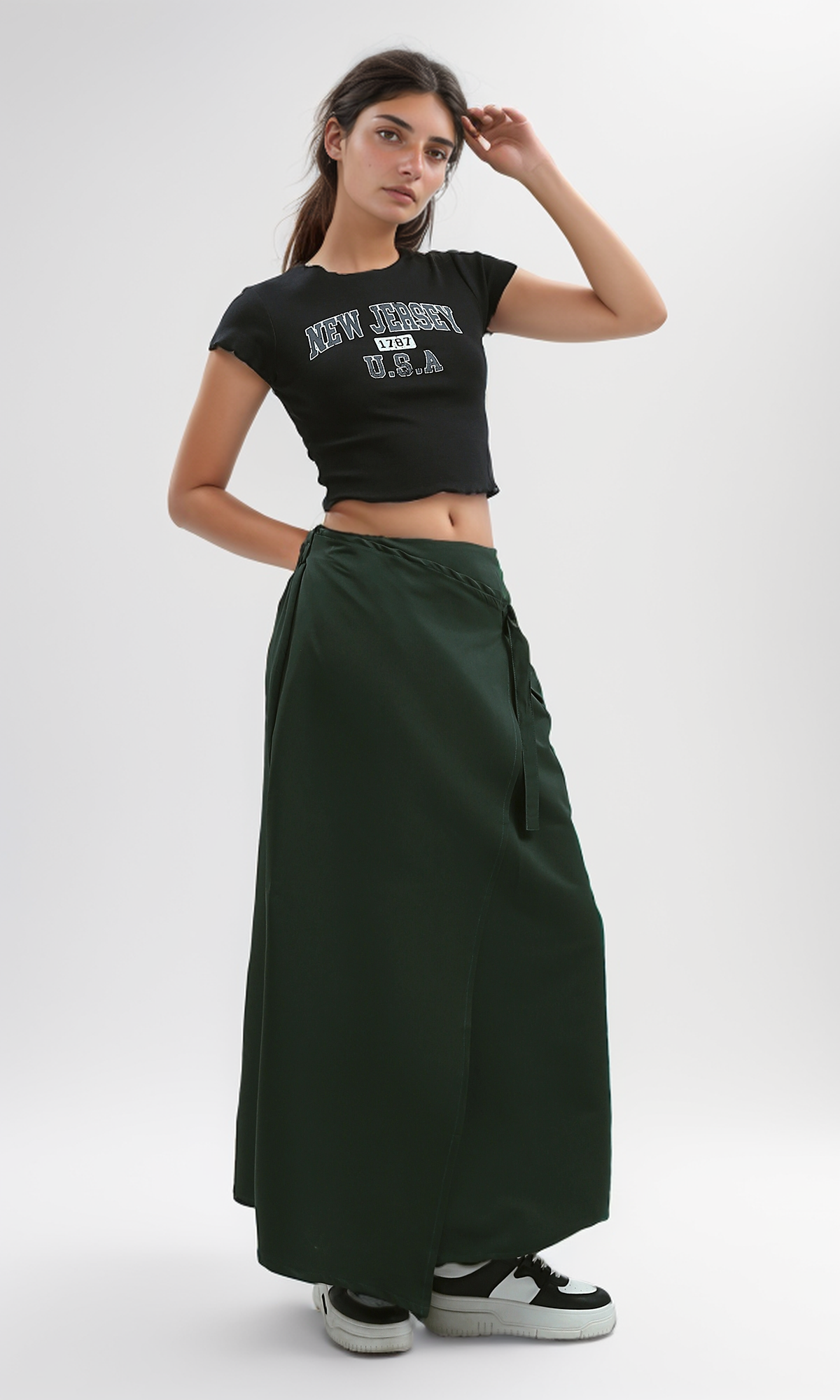 O192029  Lettuce Hem Black Feminine Cropped Top