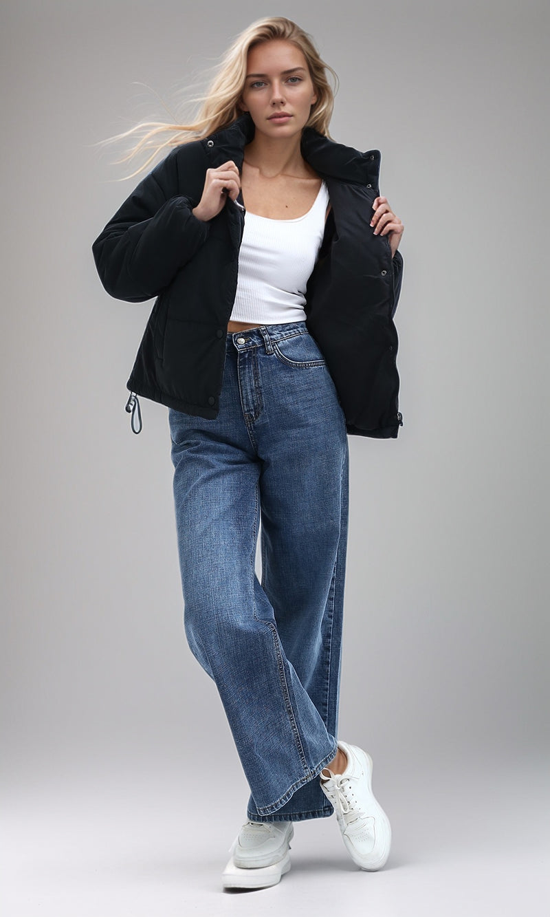 جاكيت أسود بياقة عالية