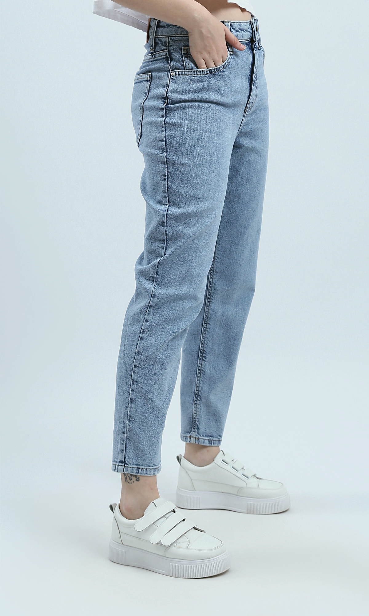 O194974 Solid Mom-Fit Standard Light Blue Jeans