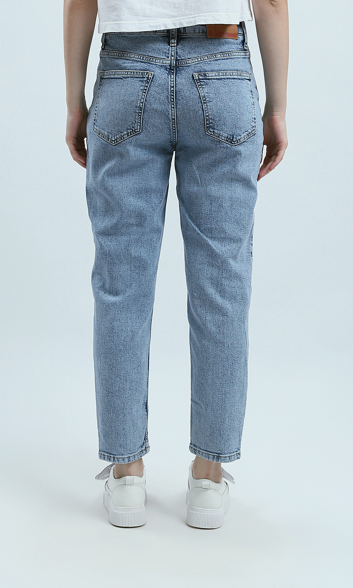 O194974 Solid Mom-Fit Standard Light Blue Jeans