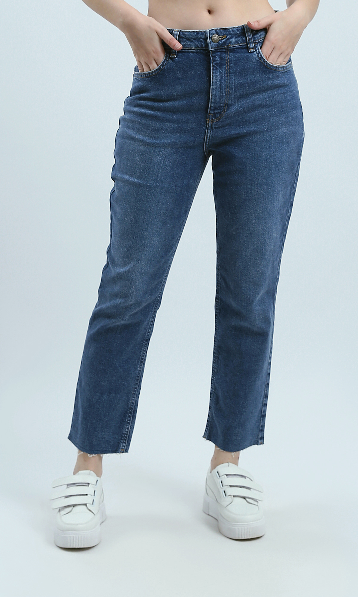 O194977 Blue Mom-Fit Jeans With Bottoms Ripped