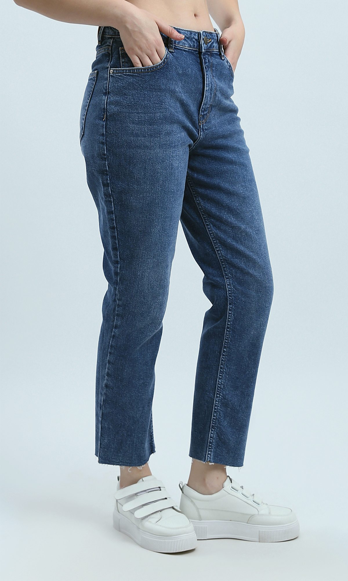 O194977 Blue Mom-Fit Jeans With Bottoms Ripped