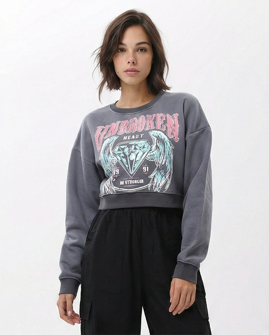 Women's Unbroken Heart Graphic Cropped Sweatshirt - O197579