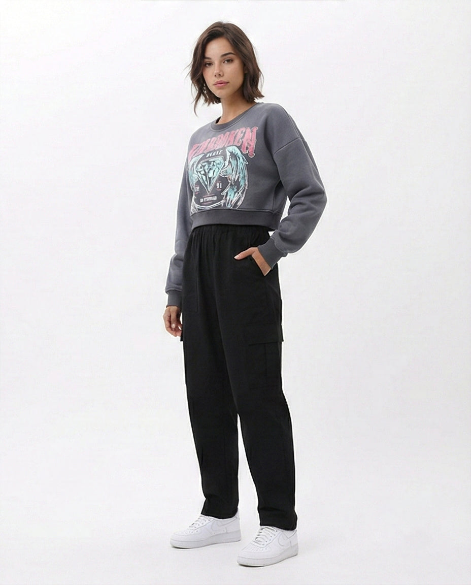 Women's Unbroken Heart Graphic Cropped Sweatshirt - O197579