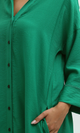 فستان قميص أخضر بأكمام طويلة وأزرار كاملة