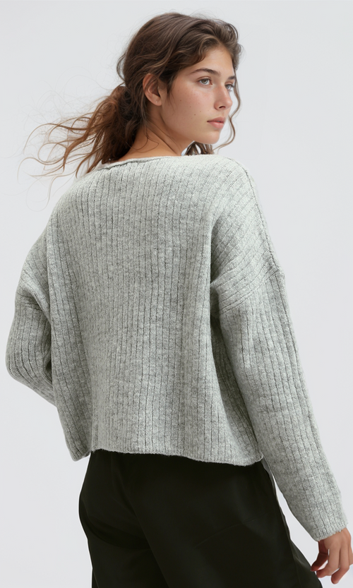 بلوفر محبوك بأكمام طويلة ورقبة دائرية مضلع