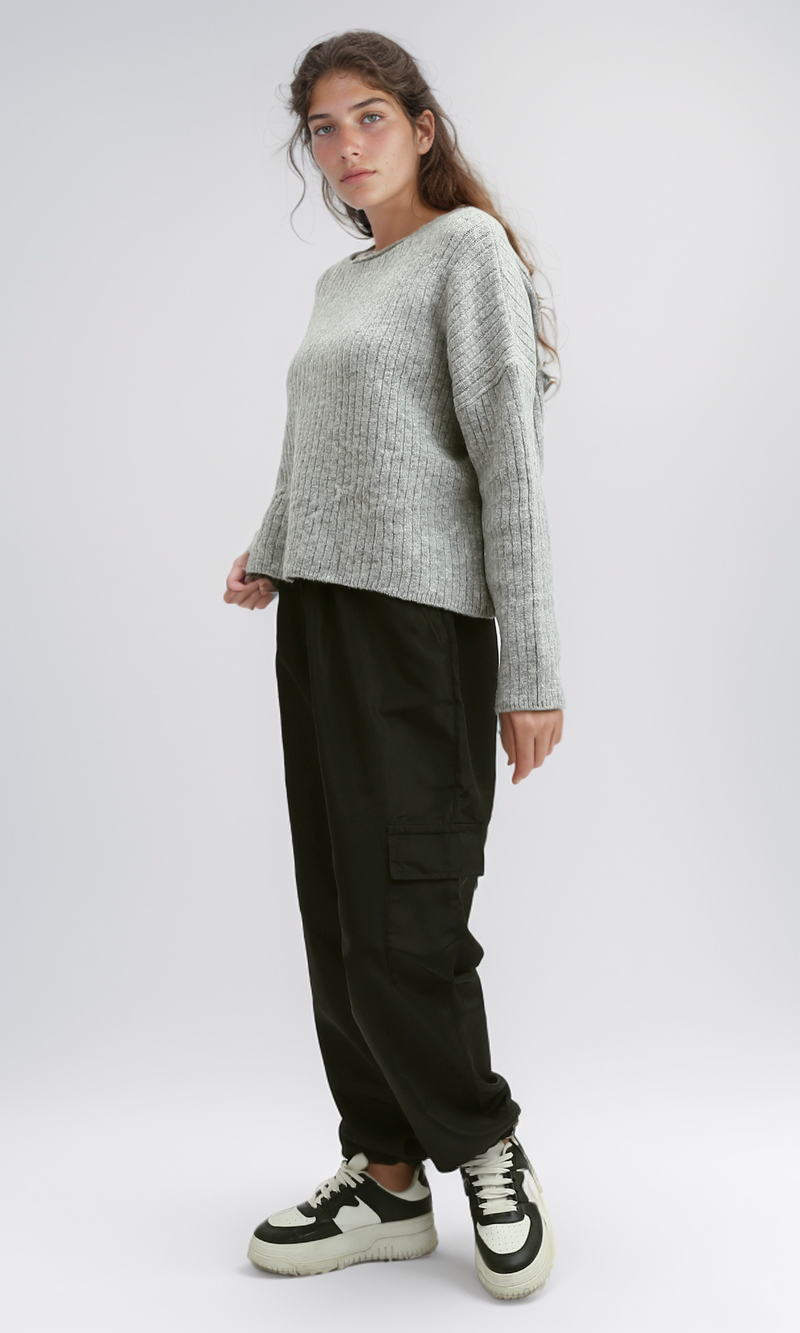 بلوفر محبوك بأكمام طويلة ورقبة دائرية مضلع