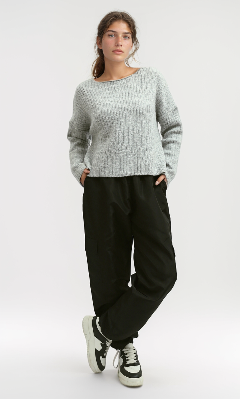 بلوفر محبوك بأكمام طويلة ورقبة دائرية مضلع