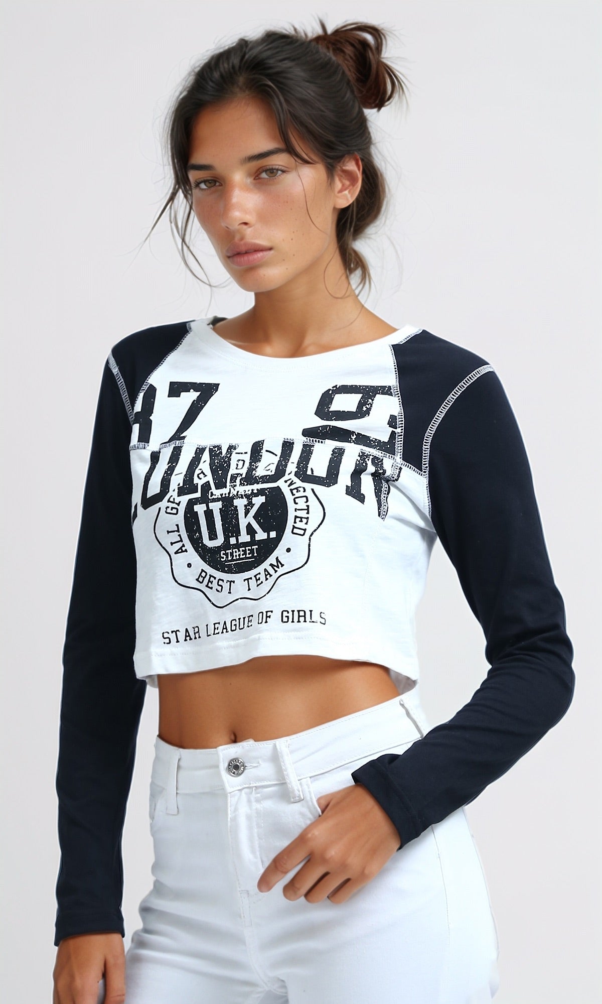 Women's Raglan Sleeve London Graphic Crop Top - O198539