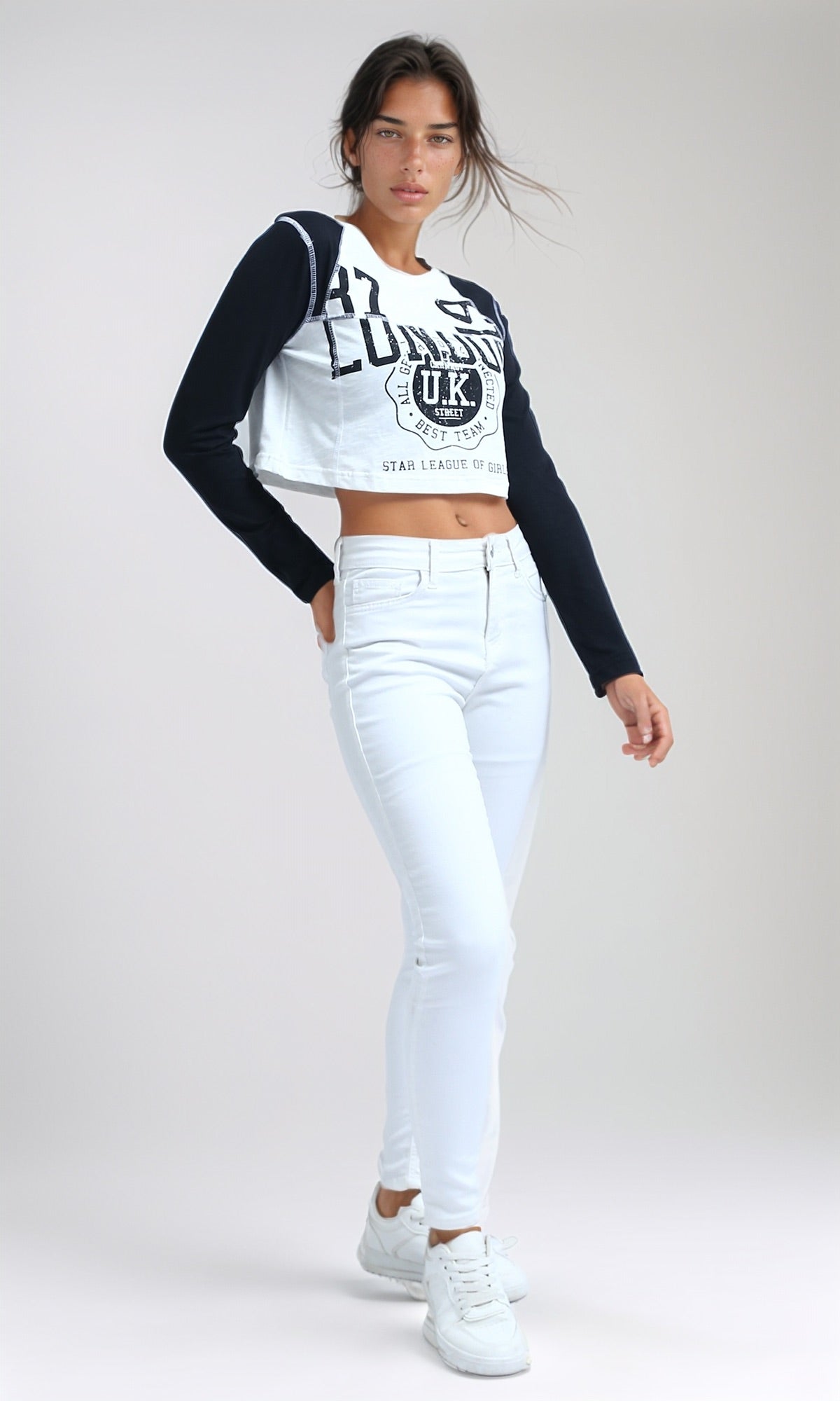 Women's Raglan Sleeve London Graphic Crop Top - O198539