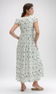فستان ماكسي أبيض زهور مطبوعة مع تفاصيل كشكشة