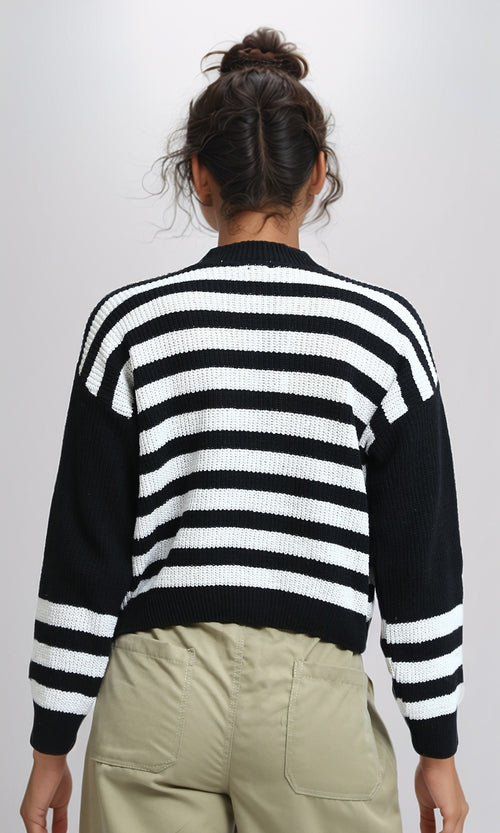 O201137 - Slip On Cropped Pullover - Black & White
