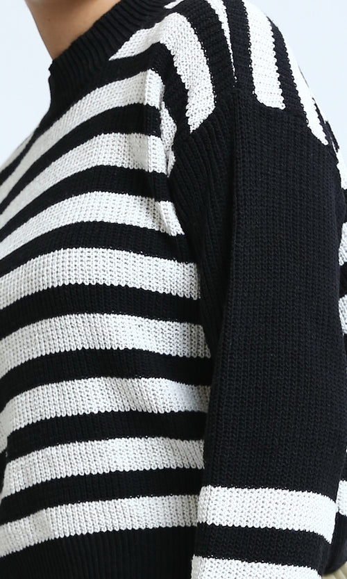 O201137 - Slip On Cropped Pullover - Black & White