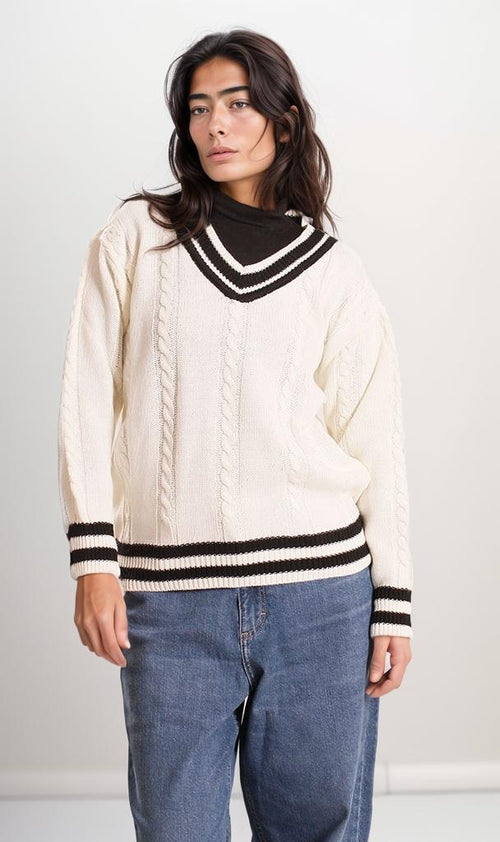 o201346-V-NECK CABLE KNIT SWEATER - WHITE & BLACK