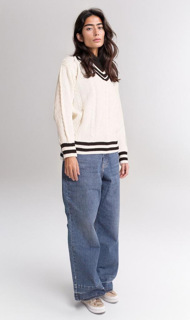 o201346-V-NECK CABLE KNIT SWEATER - WHITE & BLACK