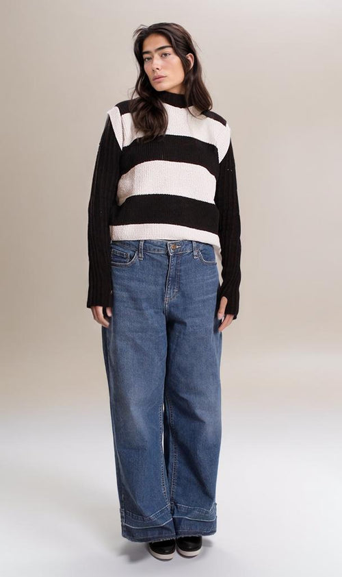 o202784-STRIPED KNIT SWEATER - BLACK & WHITE